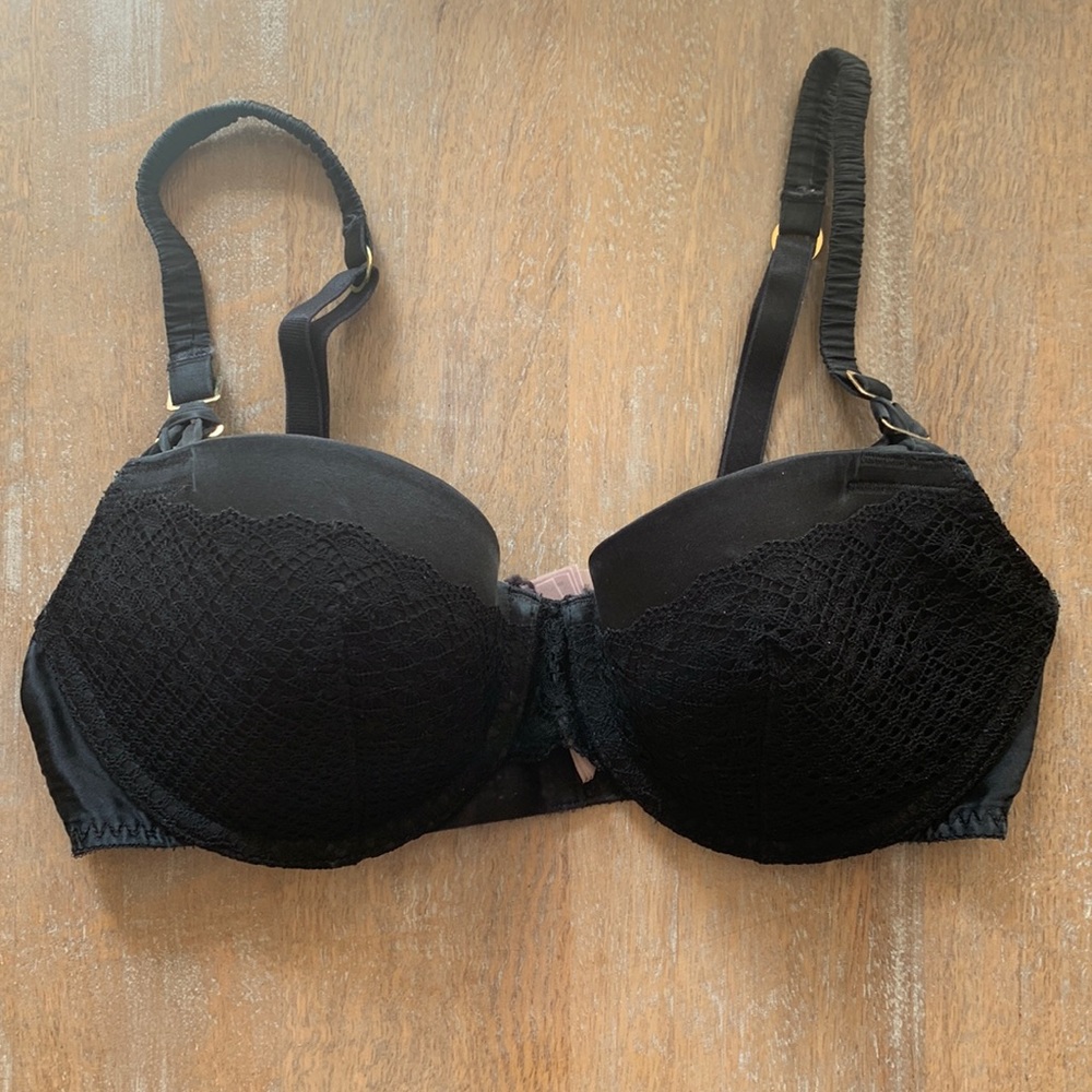 Stella McCartney Lightly Lined (molded pad) bra with Crochet lace at cups
